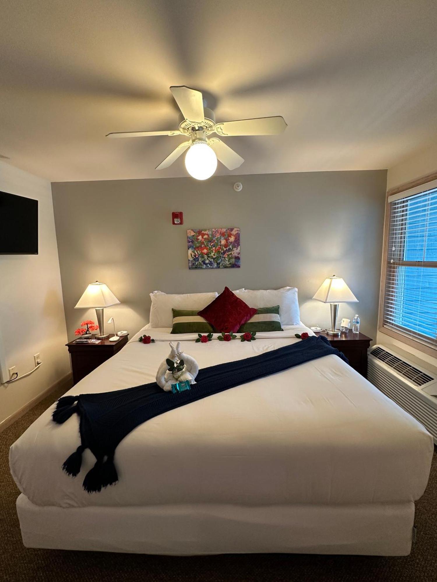 Deluxe King Suite,1544860645:JPEG